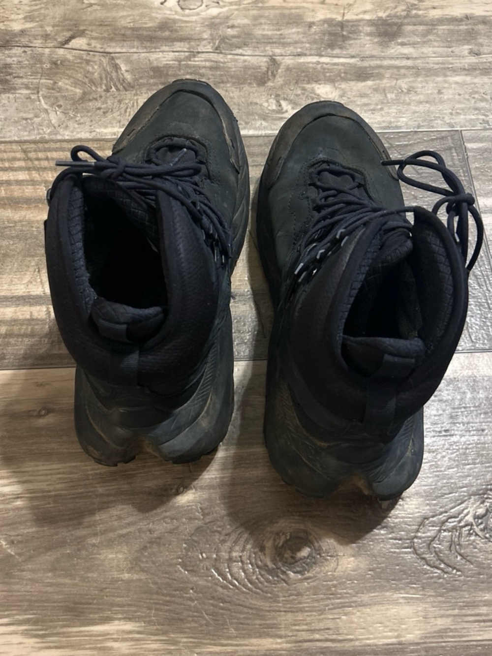 Hoka One One Men's Black Hiking Boots has good tread